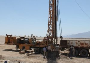 آغاز عملیات کف شکنی چاه علی آباد در روستای یزد