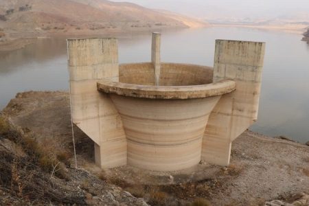 ذخیره موجود آب مخازن سدهای استان همچنان رو به کاهش است