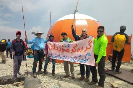صعود کوهنوردان آبفای استان اصفهان به قله توچال