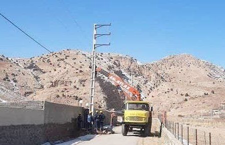 شبکه توزیع برق روستای سرآور شهرستان مهدیشهر بهسازی شد