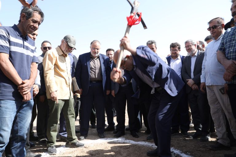 کلنگ زنی پروژه احداث پل آبنمای روستای شیزر