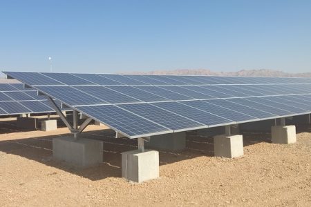 سرمایه گذاران حقیقی و حقوقی می توانند نیروگاه خورشیدی احداث نمایند