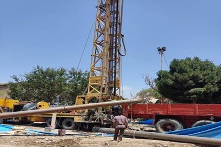 آزمایش پمپاژ یک حلقه چاه آب جدید الحفر در شهرستان ملارد