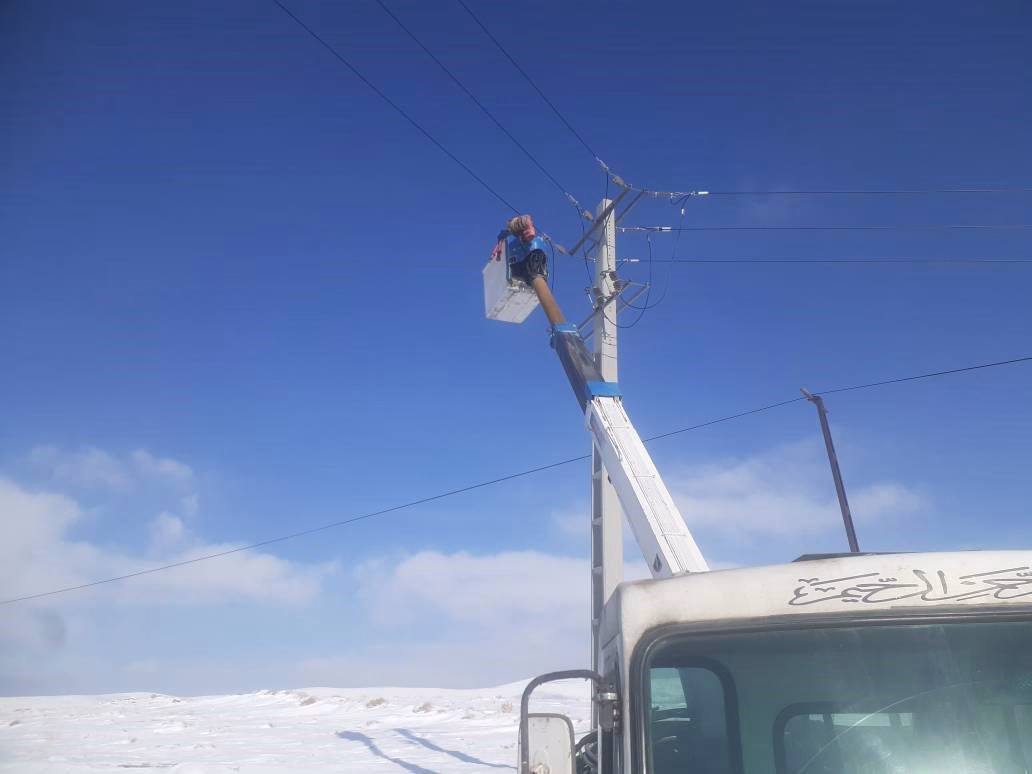 اجرای تعمیرات پیشگیرانه شبکه فشار متوسط روستاهای گنبرف در شرایط برفی و سخت جوی