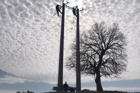 اجرای پروژه‌های گسترده برق‌رسانی و بهینه‌سازی شبکه در شهرستان ملکشاهی