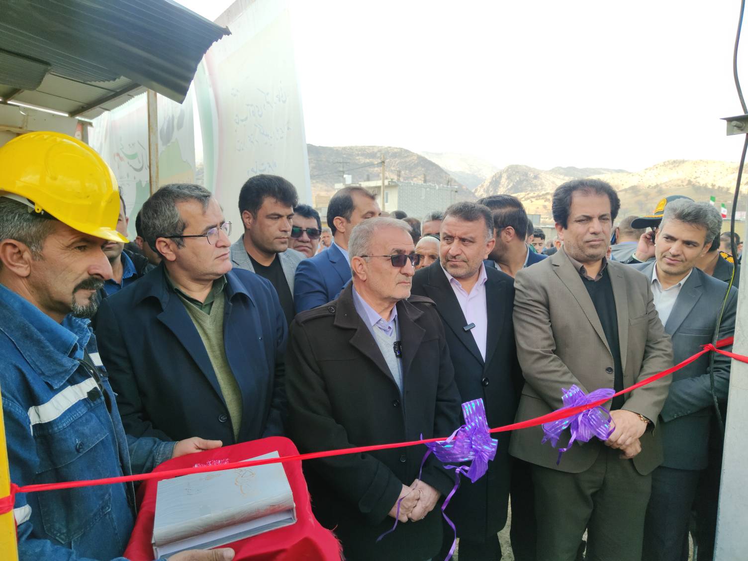 افتتاح۱۰ طرح احداث و توسعه برق در شهرستان دنا