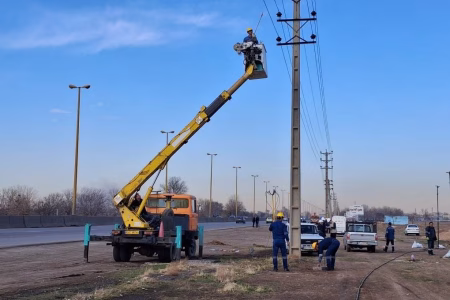 اقدام جهادی اصلاح و بهینه سازی فیدر ۲۰ کیلوولت آرد بهنان شهرک دانش قزوین انجام شد