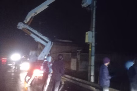 اکیپ تعمیرات شرکت توزیع نیروی برق استان ایلام