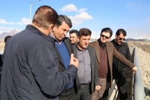 استاندار کرمان در سفر به شهرستان رابر به همراه جمعی از مسئولین از سد شهیدان امیرتیموری این شهرستان بازدید کرد.