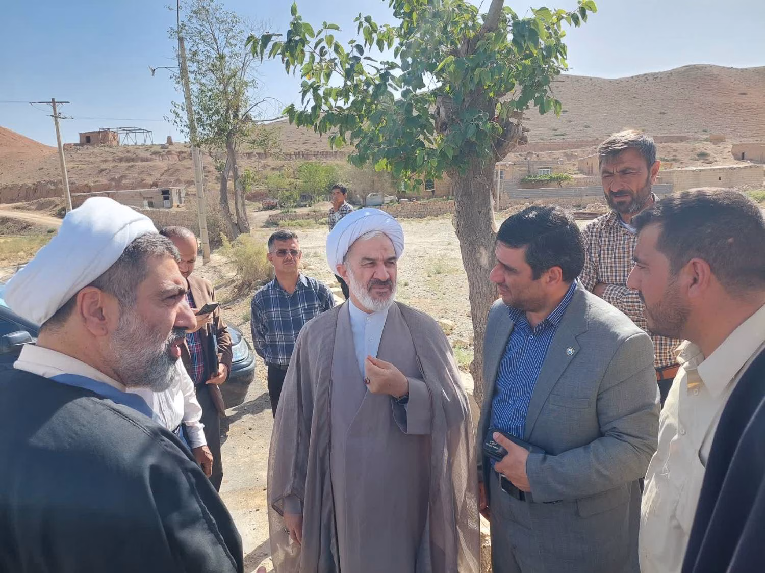 بازدید رئیس کل دادگستری از وضعیت راه و آب شرب روستای قلعه بید مانه