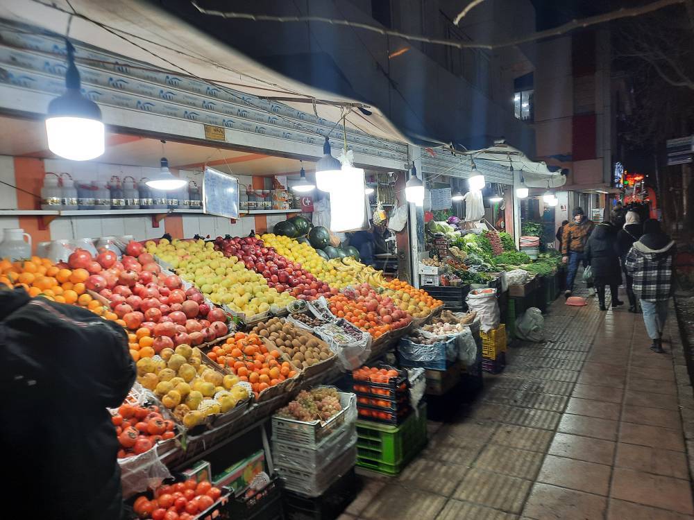 بازدید شبانه مدیر عامل شرکت توزیع برق خراسان شمالی از مراکز عمومی و تجاری پر مصرف