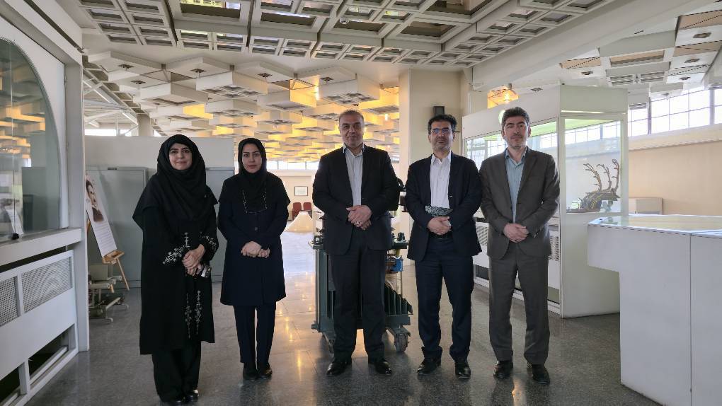 بازدید مدیر عامل شرکت برق منطقه‌ای تهران از نمایشگاه دائمی صنعت برق