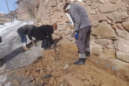 بازسازی خطوط انتقال آب و رفع قطعی در چناران شهر و روستای اسفیدان بجنورد