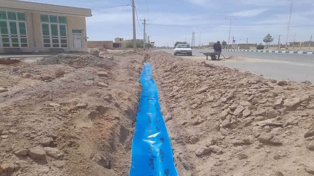 بازسازی شبکه توزیع آب شهر بخ