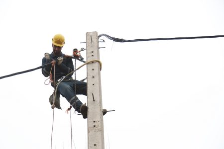 اتمام پروژه مقاوم سازی شبکه های برق طرفین اتوبان رشت به کوچصفهان