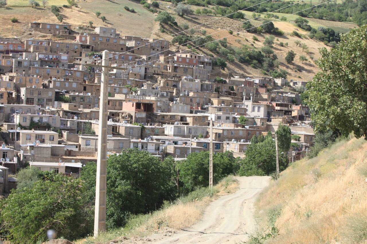 شبکه برق۲۳۰۰روستابهسازی و۴۰روستابرقدارشد
