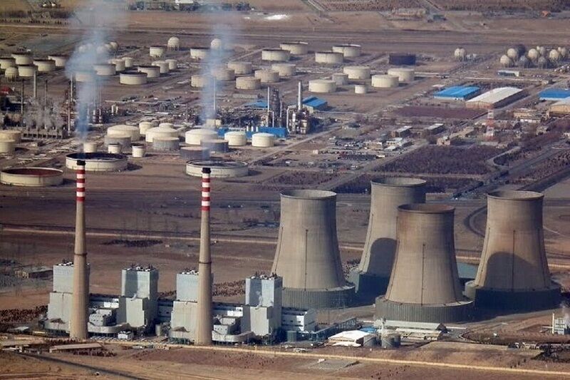 تامین برق اصفهان در گرو توسعه نیروگاه‌های سیکل ترکیبی و خورشیدی
