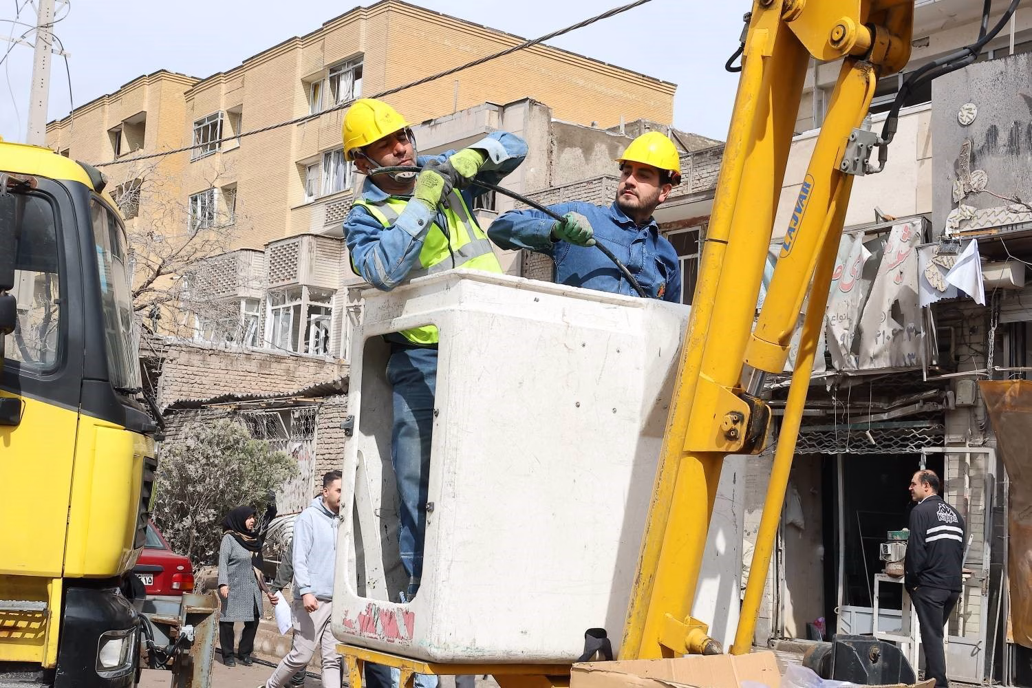 تامین برق مناطق آسیب دیده از حملات آمریکایی، صهیونی در شهر تبریز