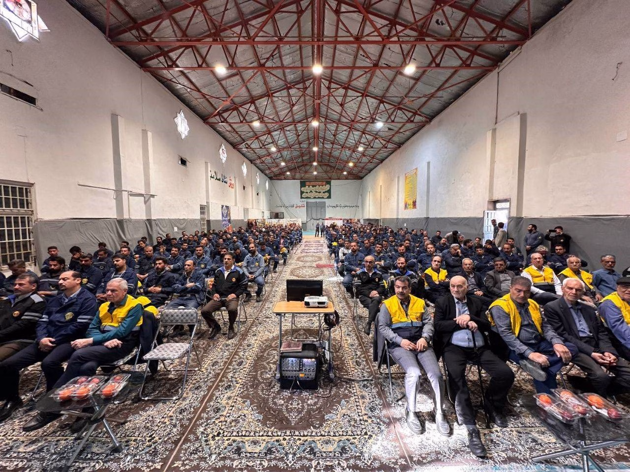تجلیل از پیشکسوتان و سیمبانان برتر شرکت توزیع برق استان قم