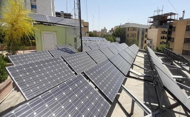 تجهیز ۱۱۰ اداره استان مرکزی به پنل‌های خورشیدی