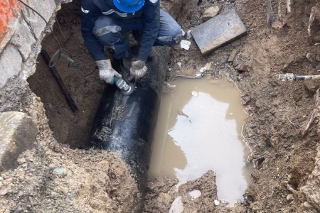 تعمیر فوری خط لوله فولادی ۵۰۰ میلیمتری در منطقه صدا و سیما