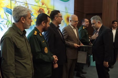 تقدیر استاندار هرمزگان از مدیرعامل شرکت برق منطقه ای هرمزگان در همایش بسیج ادارات استان