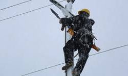 خاموشی شبکه برق ۲۱۰ روستای کردستان مرتفع شد/ تلاش برای برقراری شبکه در ۳ روستای سروآباد ادامه دارد