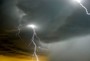 شرایط نامساعد جوی، علت خاموشی‌های اخیر برق در زنجان