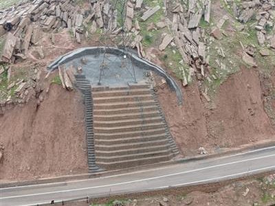 ۲۹۰ متر مکعب سنگ‌فرش و دیوارچینی برای جلوگیری از سقوط یک دکل در برق خوزستان‎‎