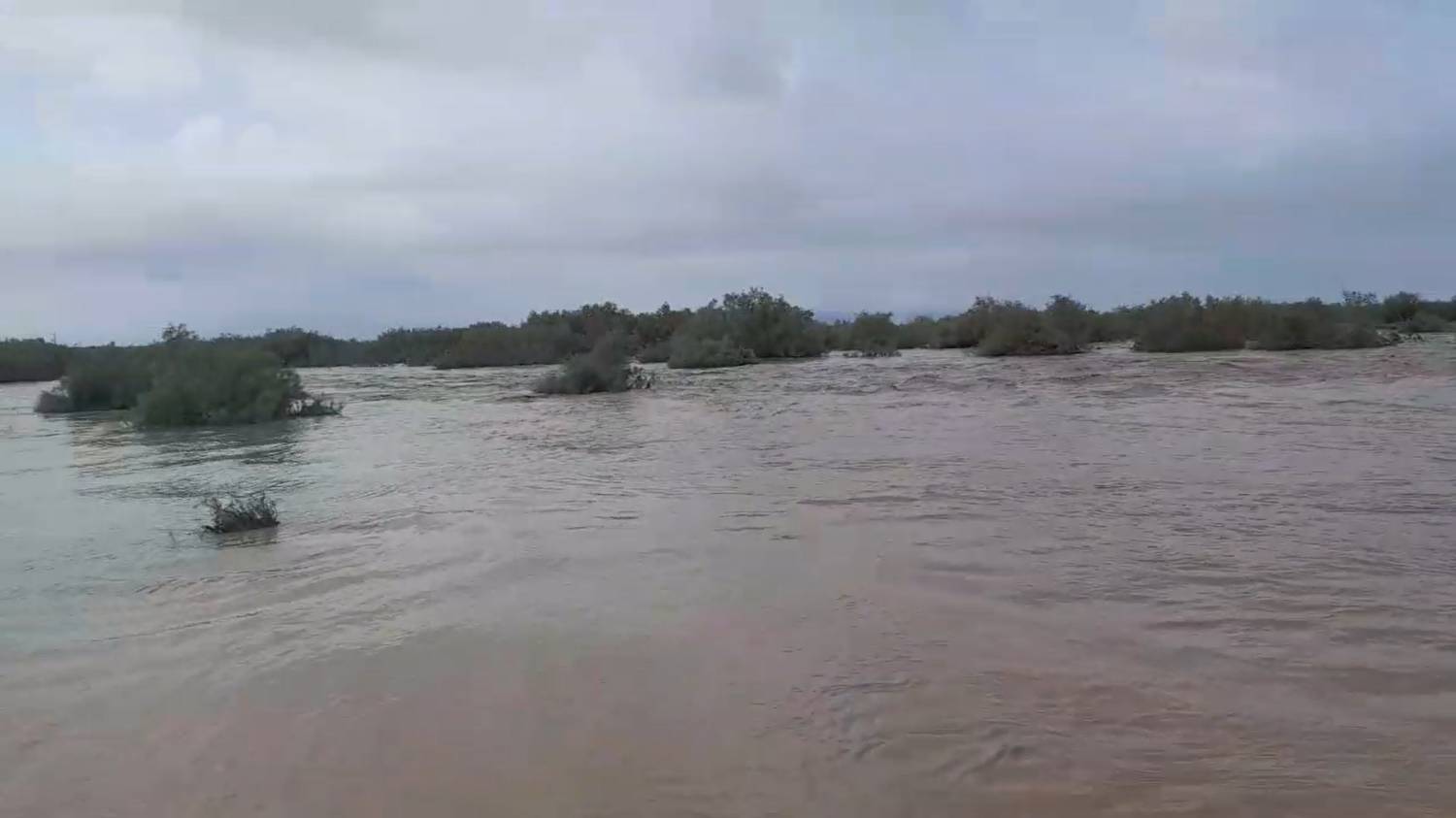 شکستگی خط انتقال آب روستای حسین آباد زینل آباد بر اثر سیل برقراری مجدد آب پایدار تا ظهر امروز