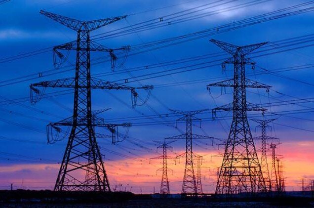 طرحهای تبادل انرژی الکتریکی با کشورهای همسایه برای عبور از اوج بار ۱۴۰۴