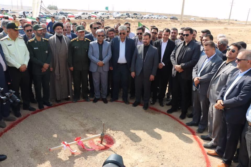 عملیات اجرایی ساخت نیروگاه خورشیدی 15 مگاواتی در شهرستان خرم بید