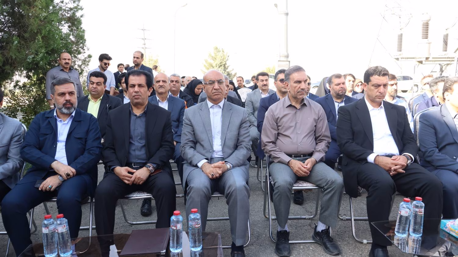عملیات اجرایی سه نیروگاه خورشیدی باظرفیت ۱۸ مگاوات در محل پست‌های انتقال برق منطقه‌ای غرب
