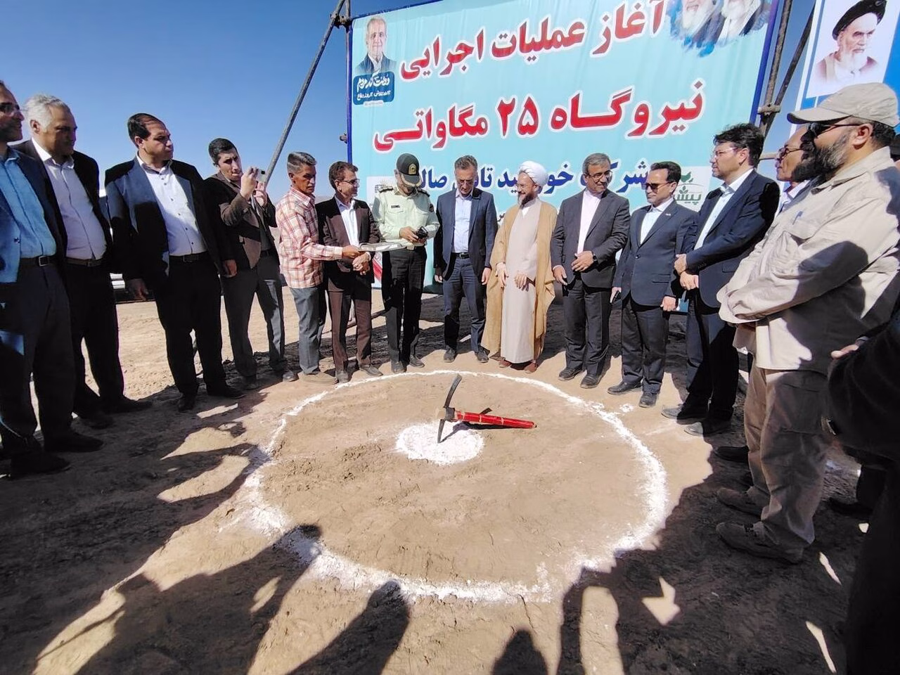 عملیات اجرایی نیروگاه خورشیدی ۲۵ مگاواتی در شهرستان کاشمر
