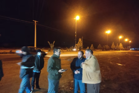 عملیات اصلاح تیر شکستگی شبکه برق روستای مومن‌آباد شهرستان سرخه