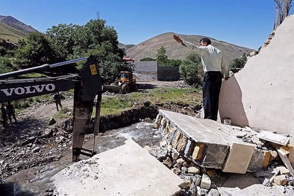 قاطعیت دستگاه قضایی بم در مقابله با تصرفات بستر رودخانه صوفی‌آباد