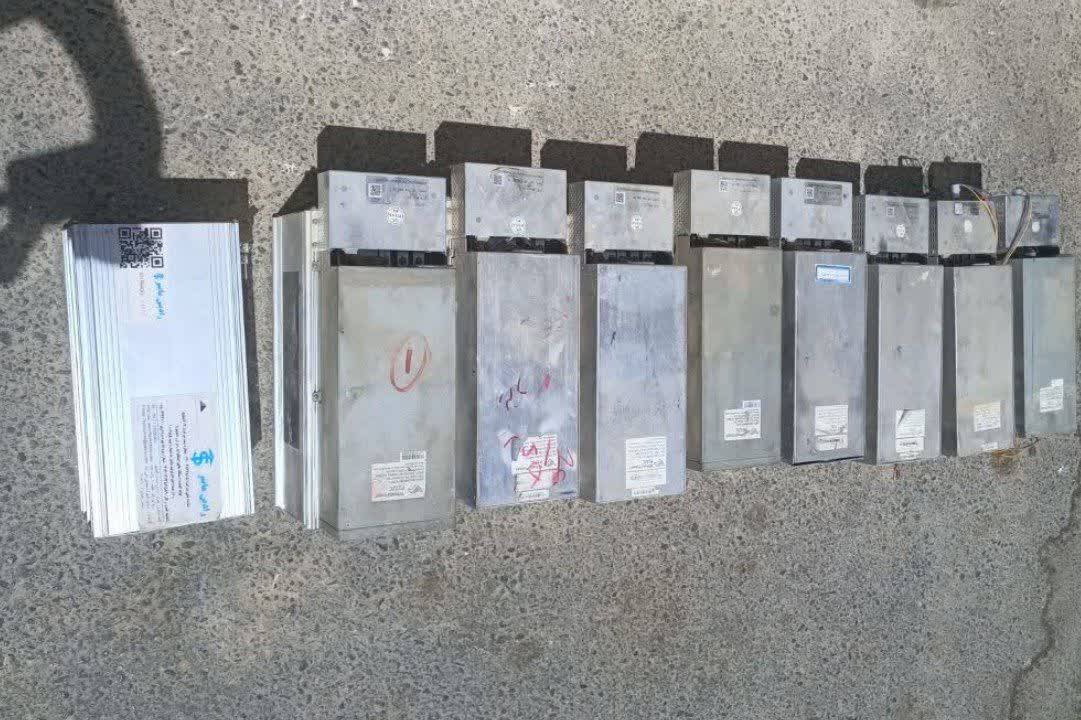نجات برق ۲۰ خانه با کشف ۹ دستگاه ماینر غیرمجاز در بلوار ۱۷ شهریور