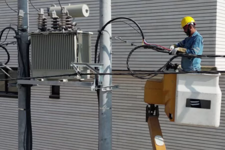 پایان موفقیت‌آمیز تبدیل شبکه‌های سیمی به کابل خودنگهدار در شهرستان مبارکه