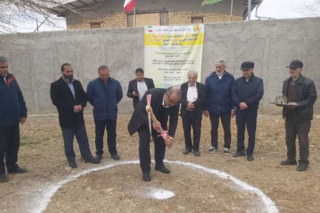 کلنگ‌زنی پروژه برق‌رسانی به روستای ینگجه آشتیان با اعتبار ۴ میلیارد تومان
