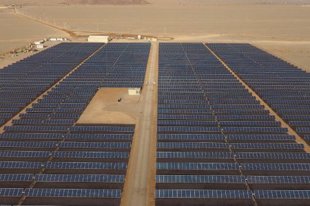 ایجاد ۲۰۰ مگاوات نیروگاه خورشیدی در یزد تا پایان سال ۱۴۰۱